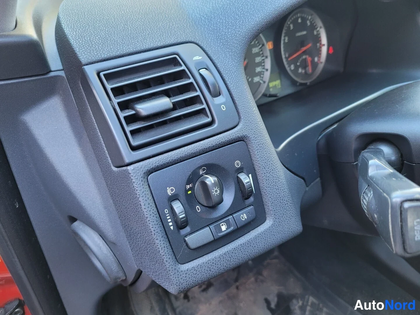 Punainen Volvo S40 2006, yksityiskohta, kuva 20