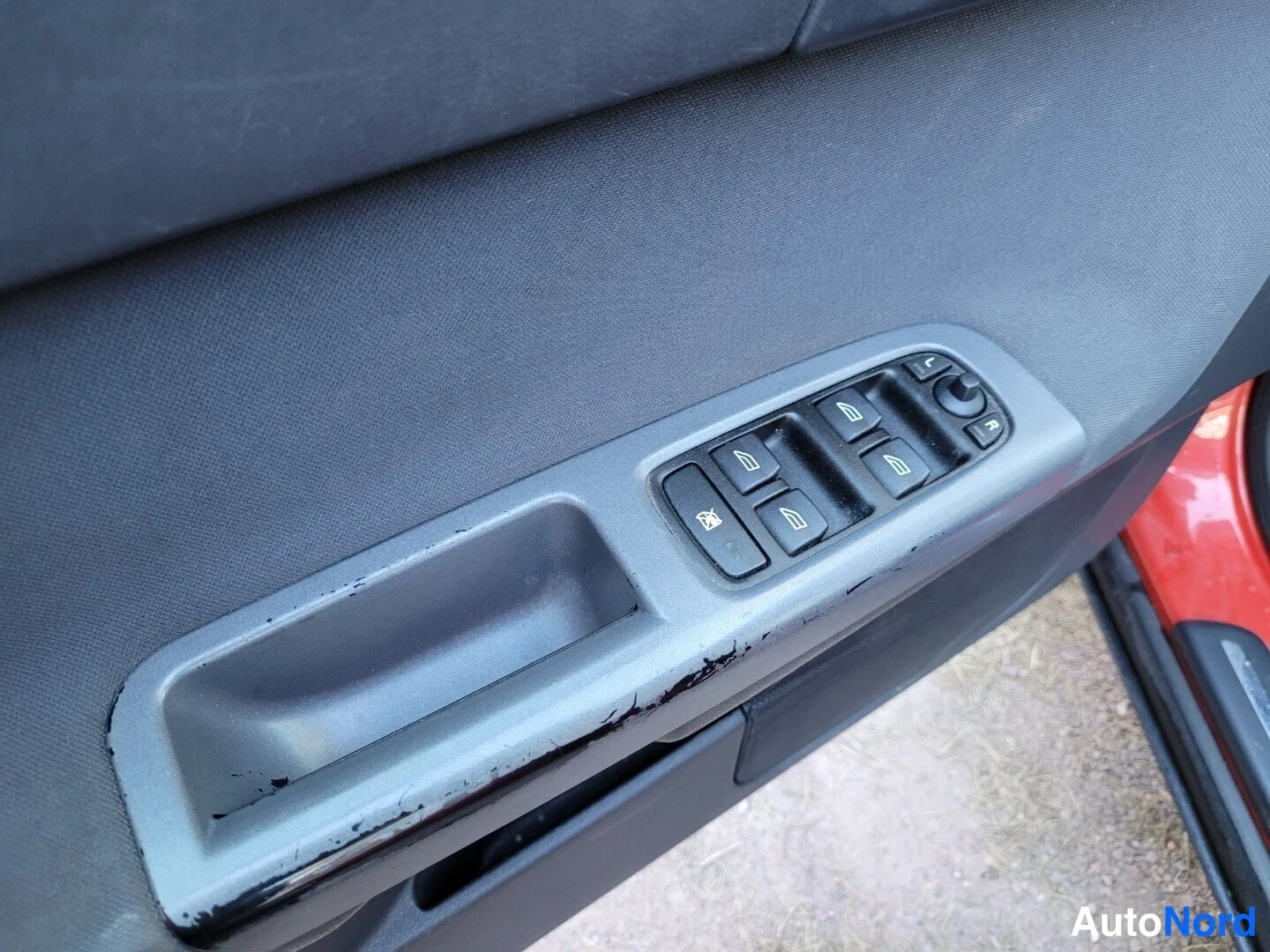 Punainen Volvo S40 2006, yksityiskohta, kuva 22