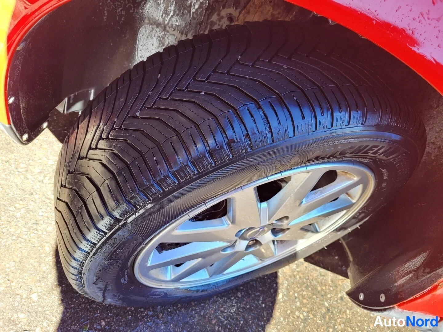 Punainen Volvo S40 2006, yksityiskohta, kuva 24