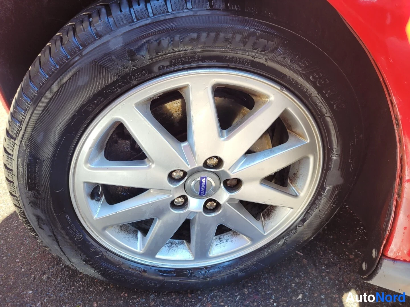 Punainen Volvo S40 2006, yksityiskohta, kuva 25