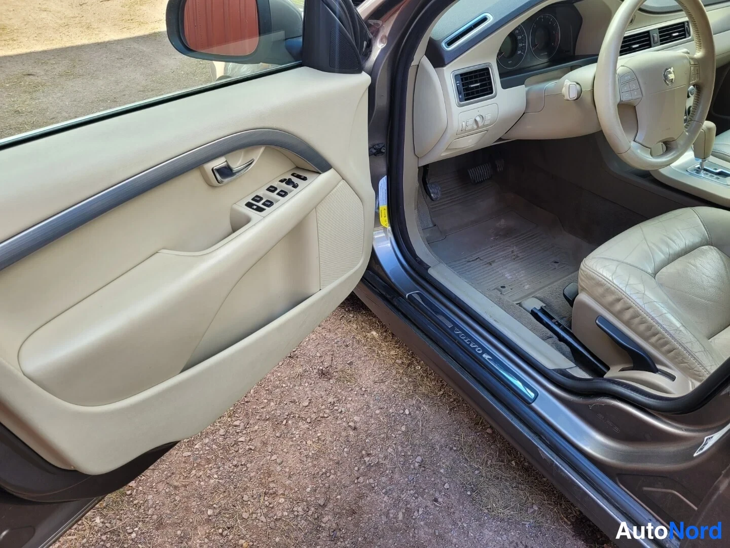 Beige Volvo S80 2006, ohjaamo, kuva 13