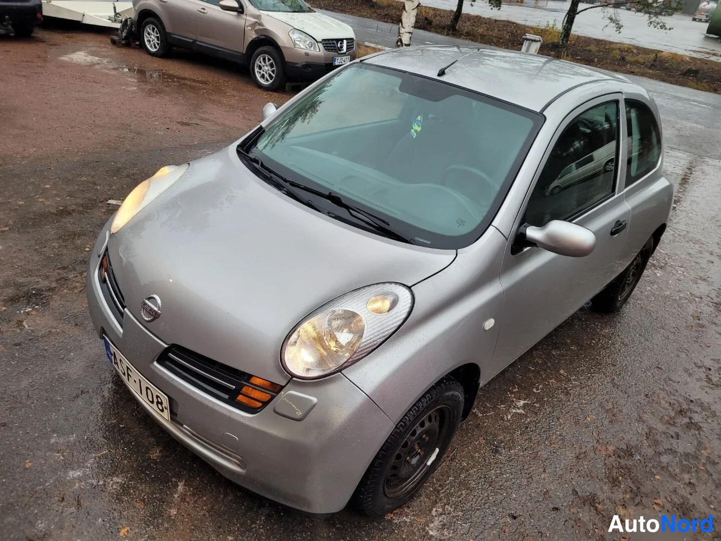 Hopea Nissan Micra 2004, etuviisto, keula vasemmalle, kuva 2