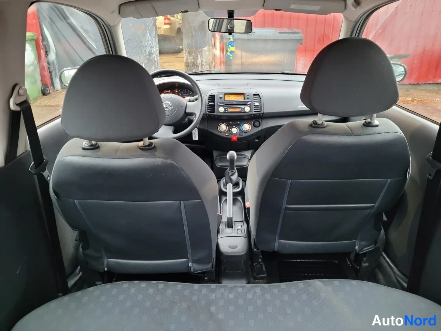 Hopea Nissan Micra 2004, ohjaamo, kuva 12