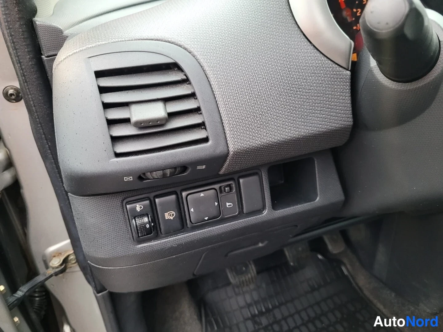 Hopea Nissan Micra 2004, yksityiskohta, kuva 20