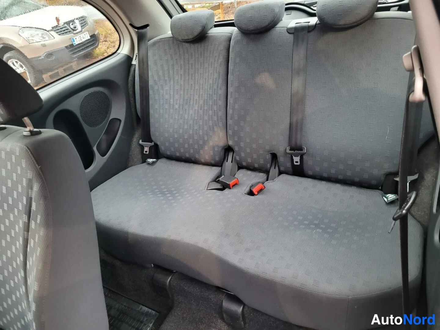 Hopea Nissan Micra 2004, takaistuimet, kuva 15