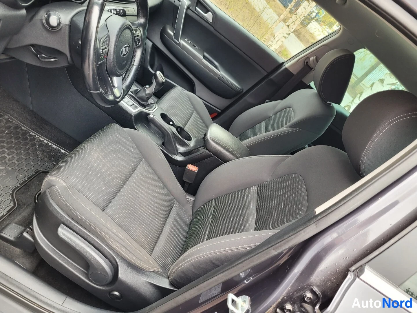 Grå Kia Sportage 2016, framsäten, bild 15