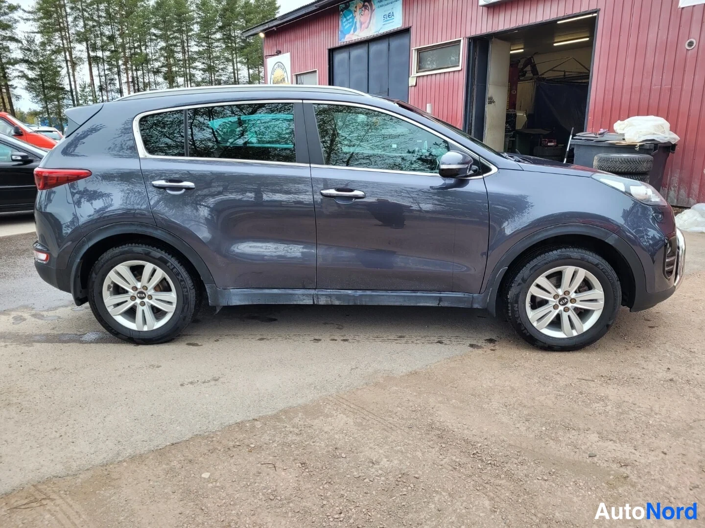 Grå Kia Sportage 2016, från sidan, bild 4