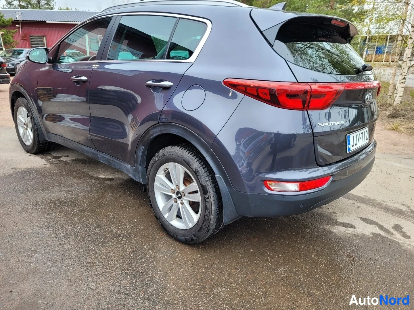 Grå Kia Sportage 2016, snett bakifrån, bild 7