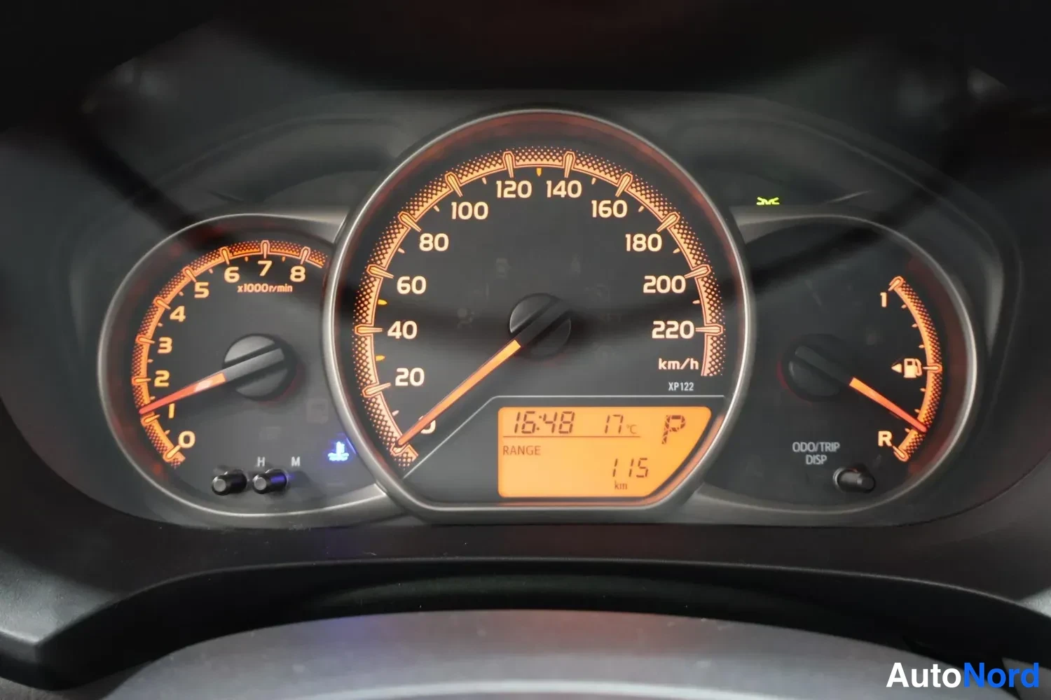 Sininen Toyota Yaris 2015, yksityiskohta, kuva 15