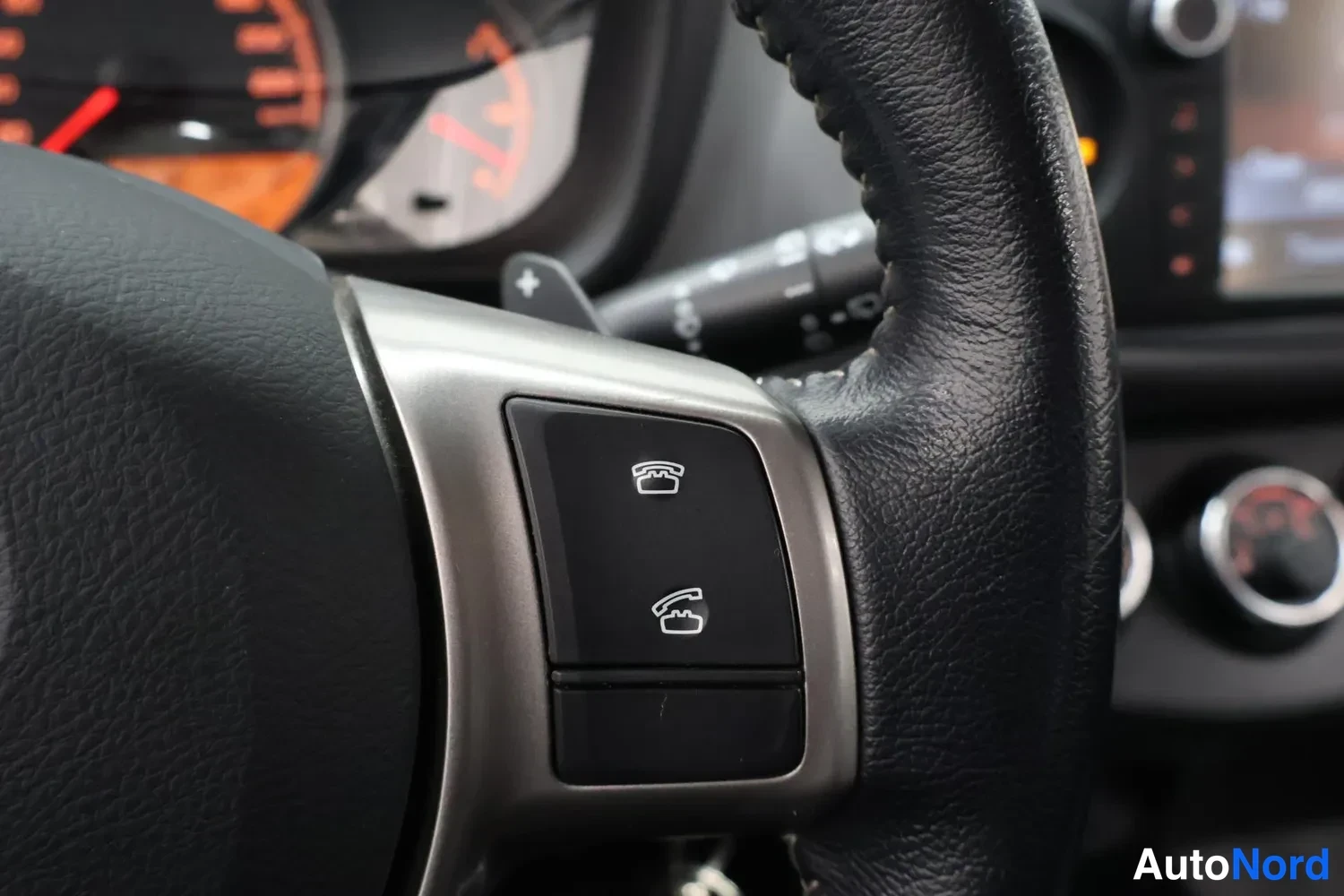 Sininen Toyota Yaris 2015, yksityiskohta, kuva 16