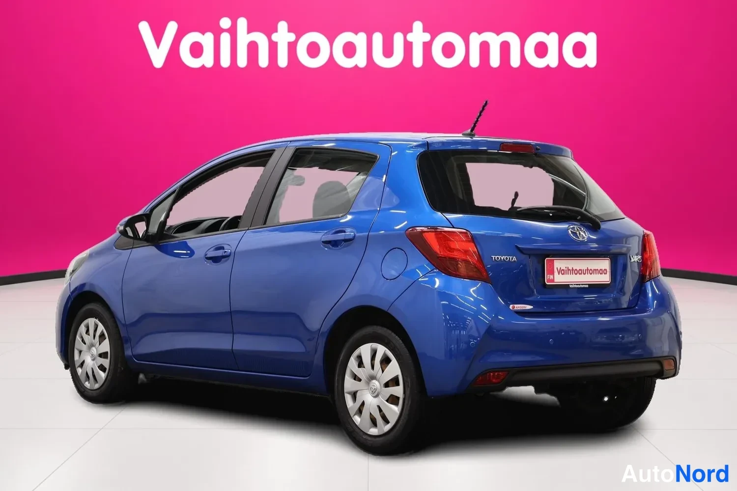 Sininen Toyota Yaris 2015, takaviisto, kuva 4