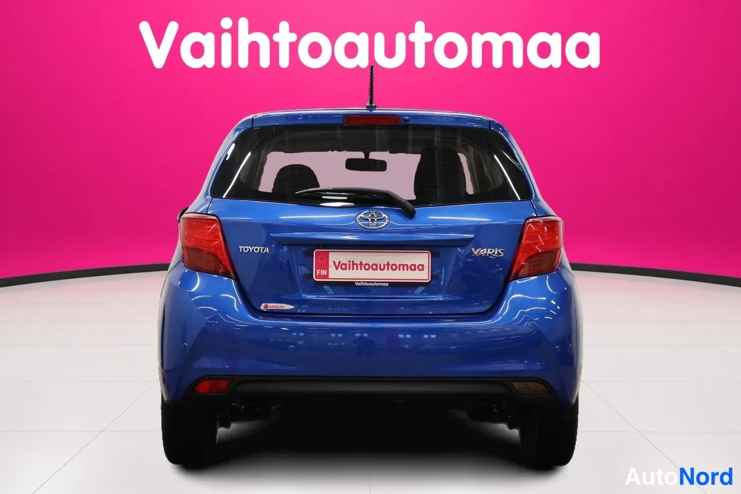 Sininen Toyota Yaris 2015, takaa, kuva 6