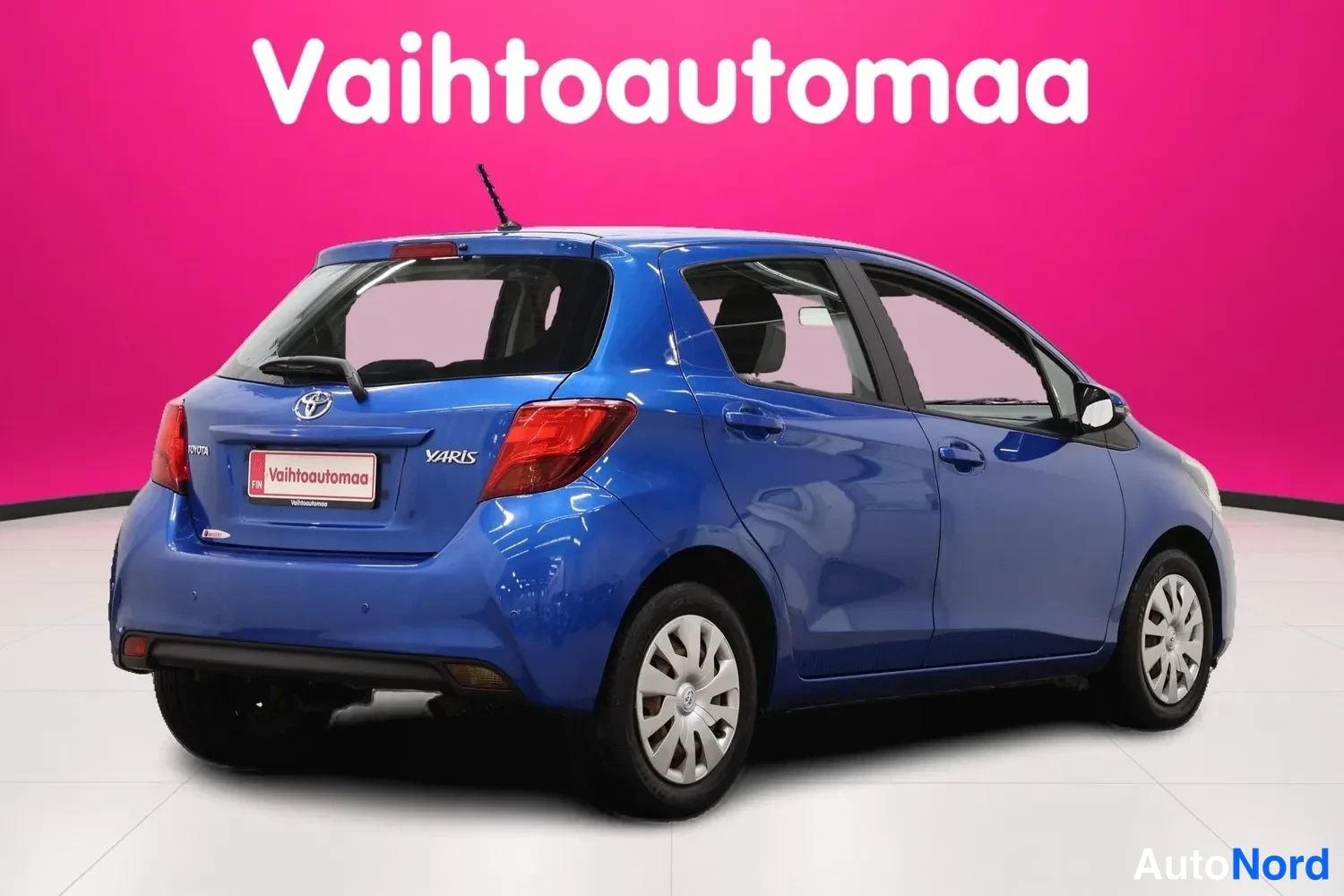 Sininen Toyota Yaris 2015, takaviisto, kuva 5