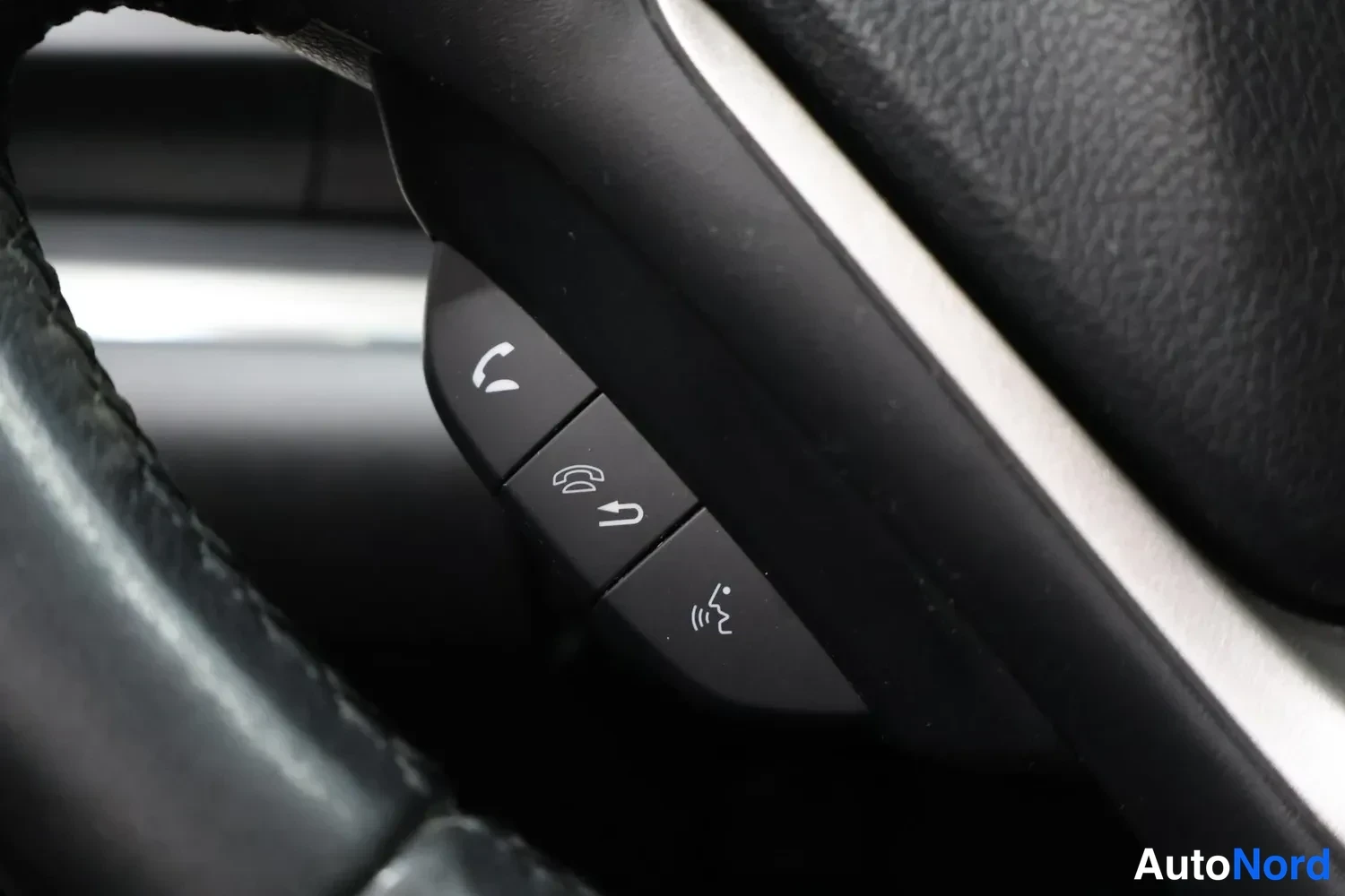 Musta Honda CR-V 2015, yksityiskohta, kuva 15