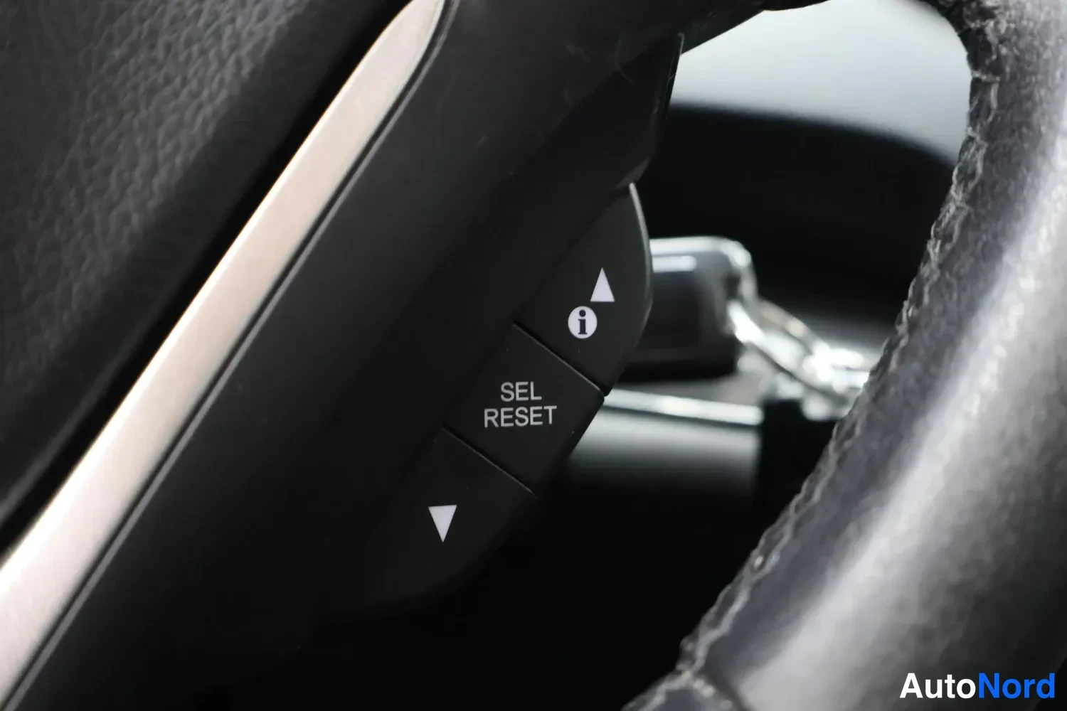Musta Honda CR-V 2015, yksityiskohta, kuva 17