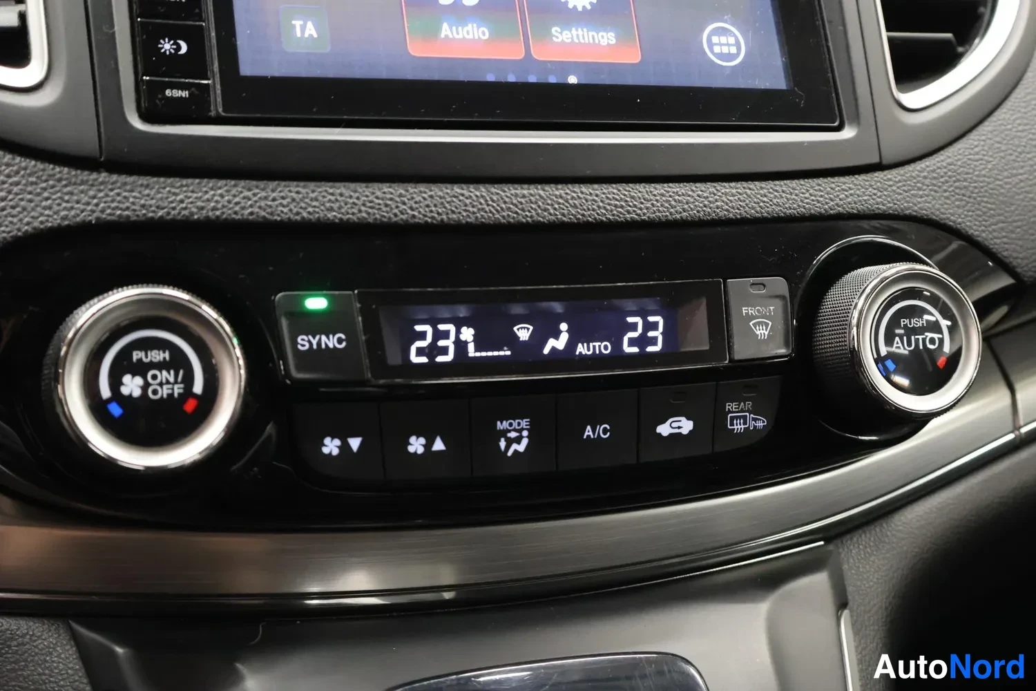 Musta Honda CR-V 2015, yksityiskohta, kuva 22