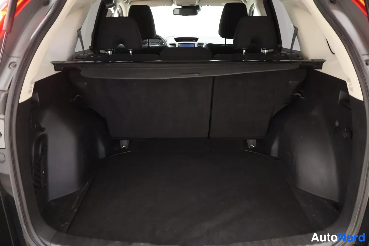Musta Honda CR-V 2015, tavaratila, kuva 12