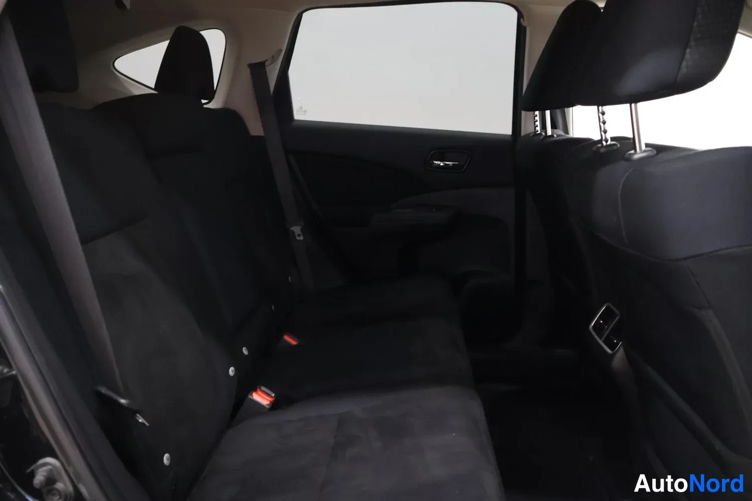 Musta Honda CR-V 2015, takaistuimet, kuva 11