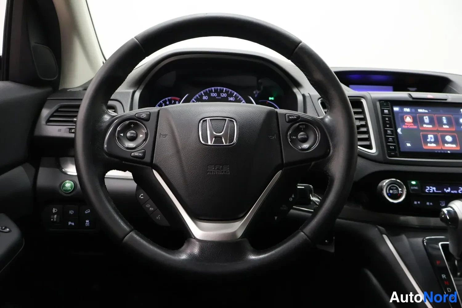 Musta Honda CR-V 2015, ohjaamo, kuva 9