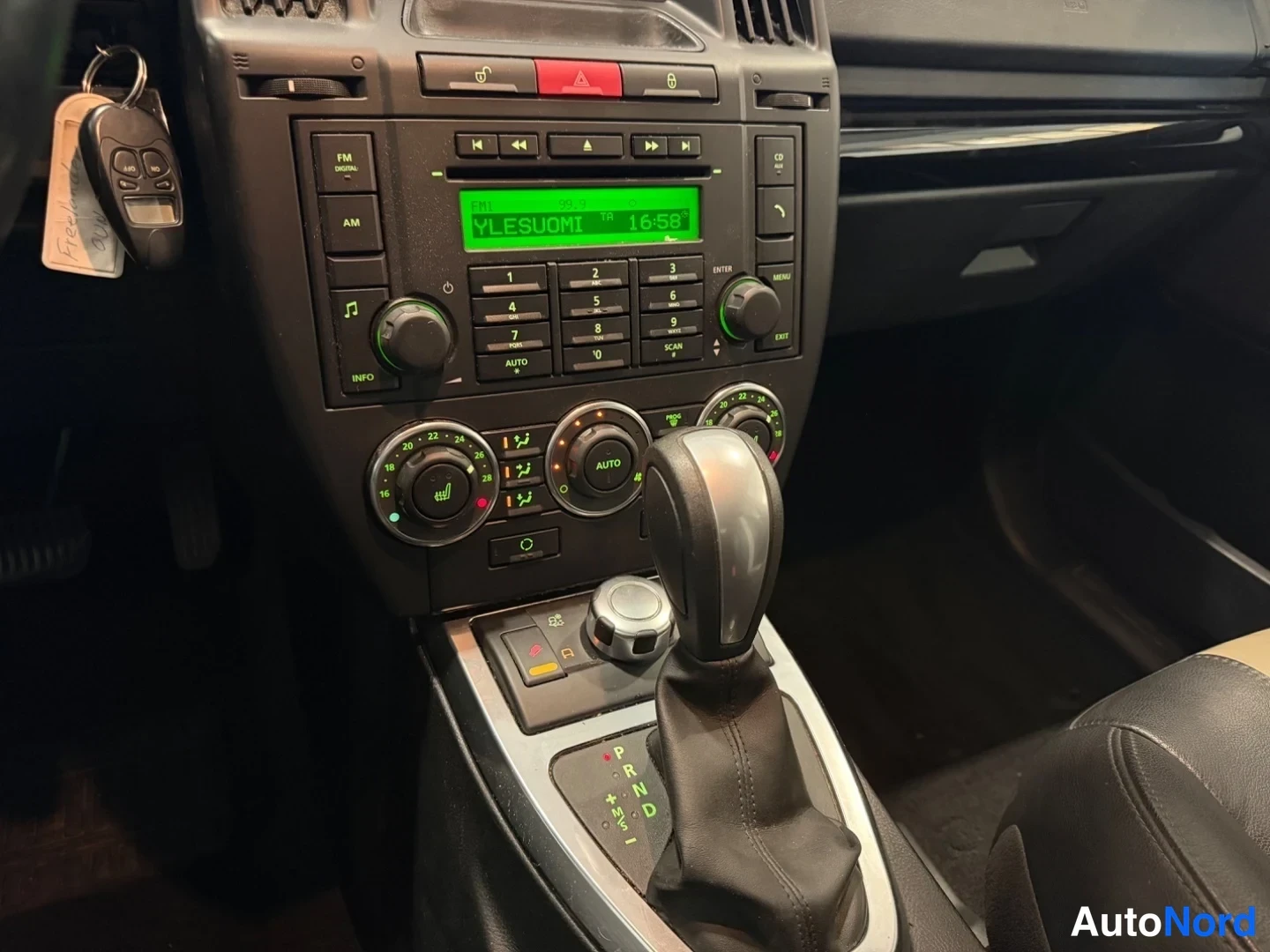 Valkoinen Land Rover Freelander 2 2011, yksityiskohta, kuva 13