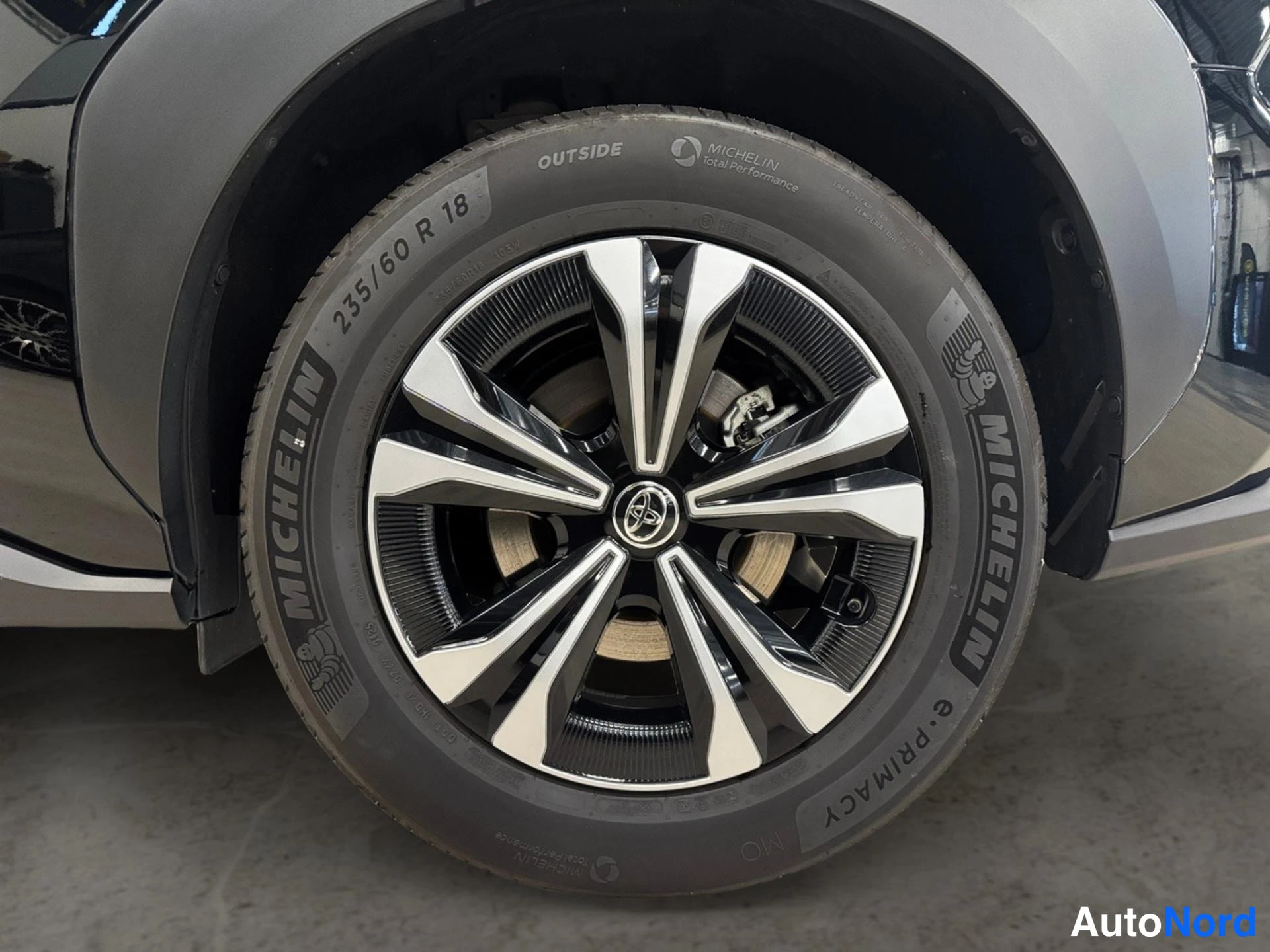Musta Toyota bZ4X 2025, yksityiskohta, kuva 25