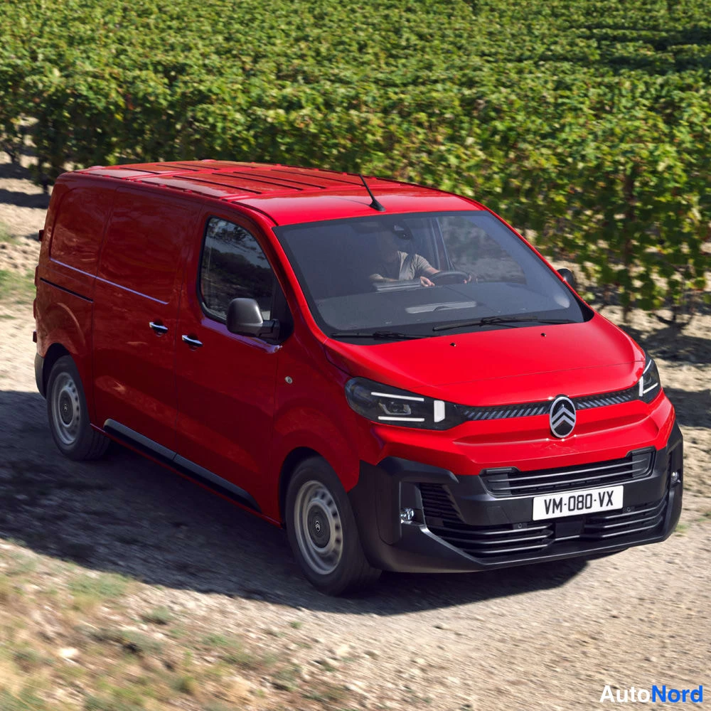 Punainen Citroen Jumpy 2026, etuviisto, keula oikealle, kuva 5