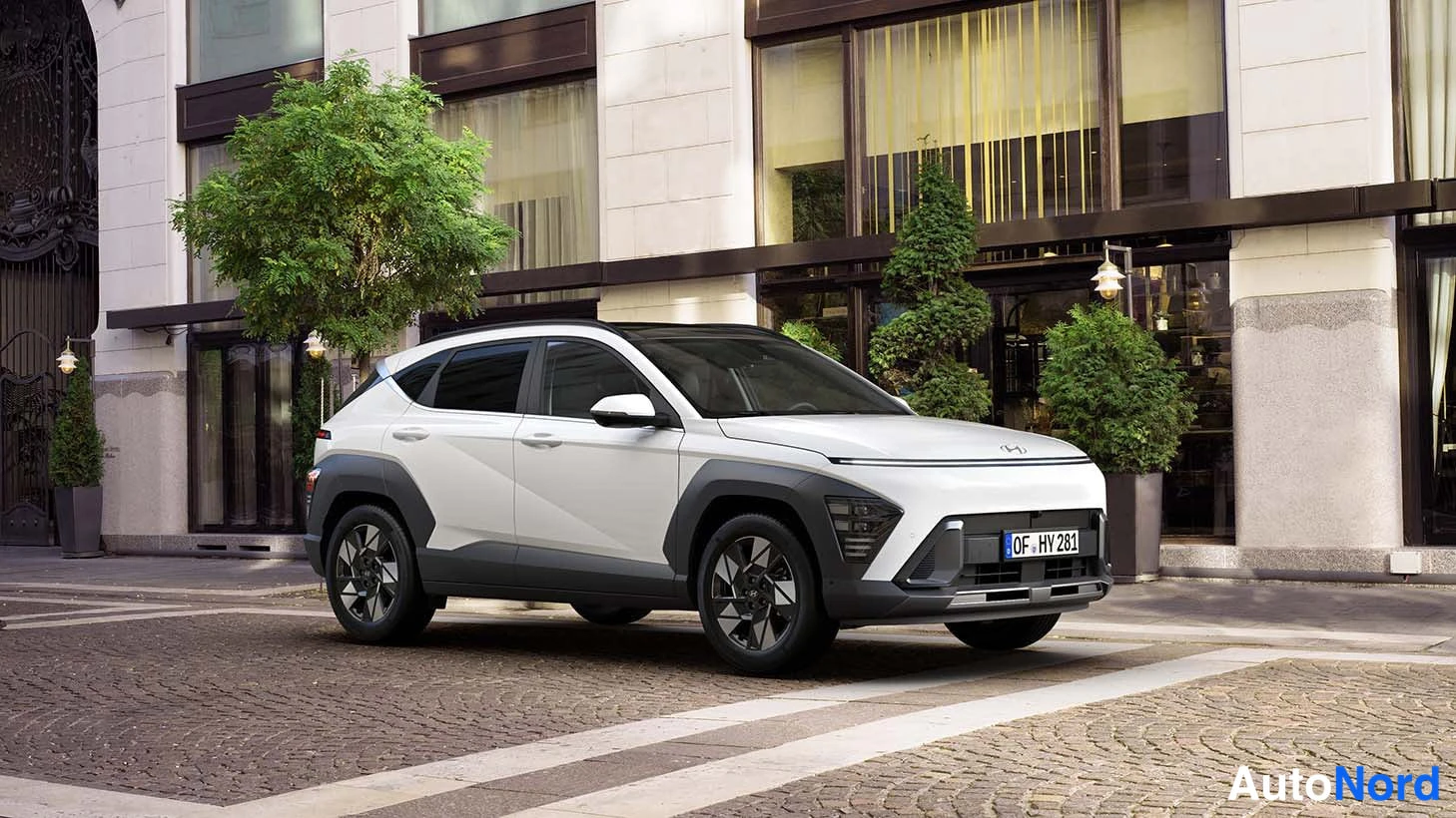 Valkoinen Hyundai Kona 2026, etuviisto, keula oikealle, kuva 2