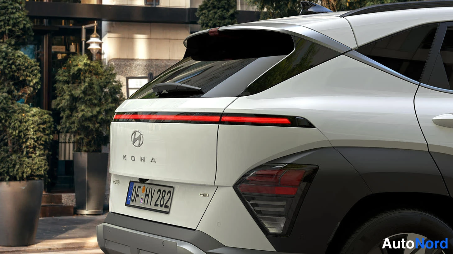Valkoinen Hyundai Kona 2026, takaviisto, kuva 5