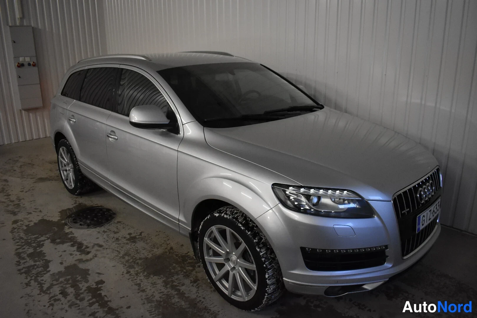 Hopea Audi Q7 2010, etuviisto, keula oikealle, kuva 3