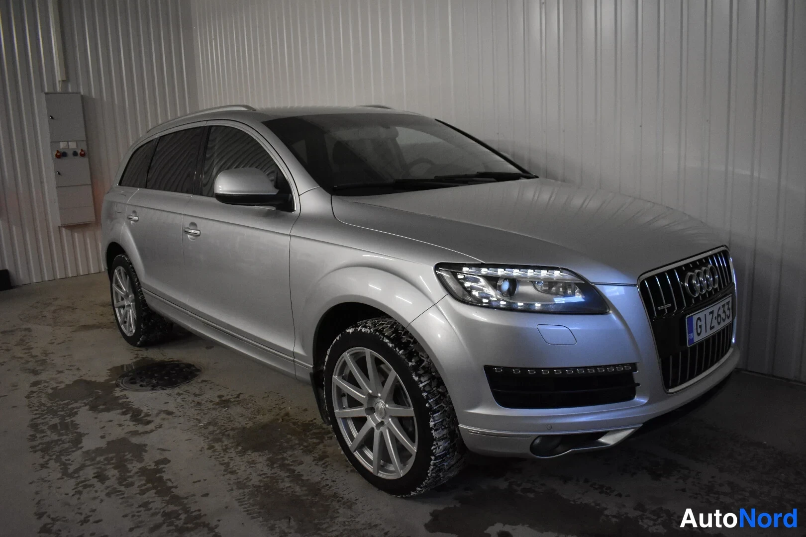Hopea Audi Q7 2010, etuviisto, keula oikealle, kuva 4