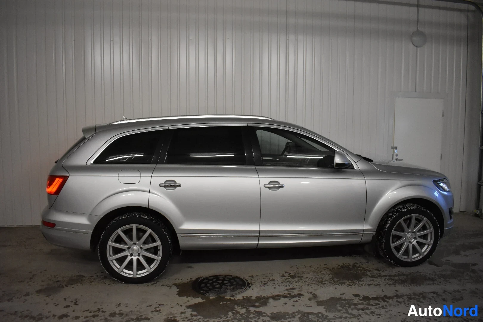 Hopea Audi Q7 2010, sivulta, kuva 8