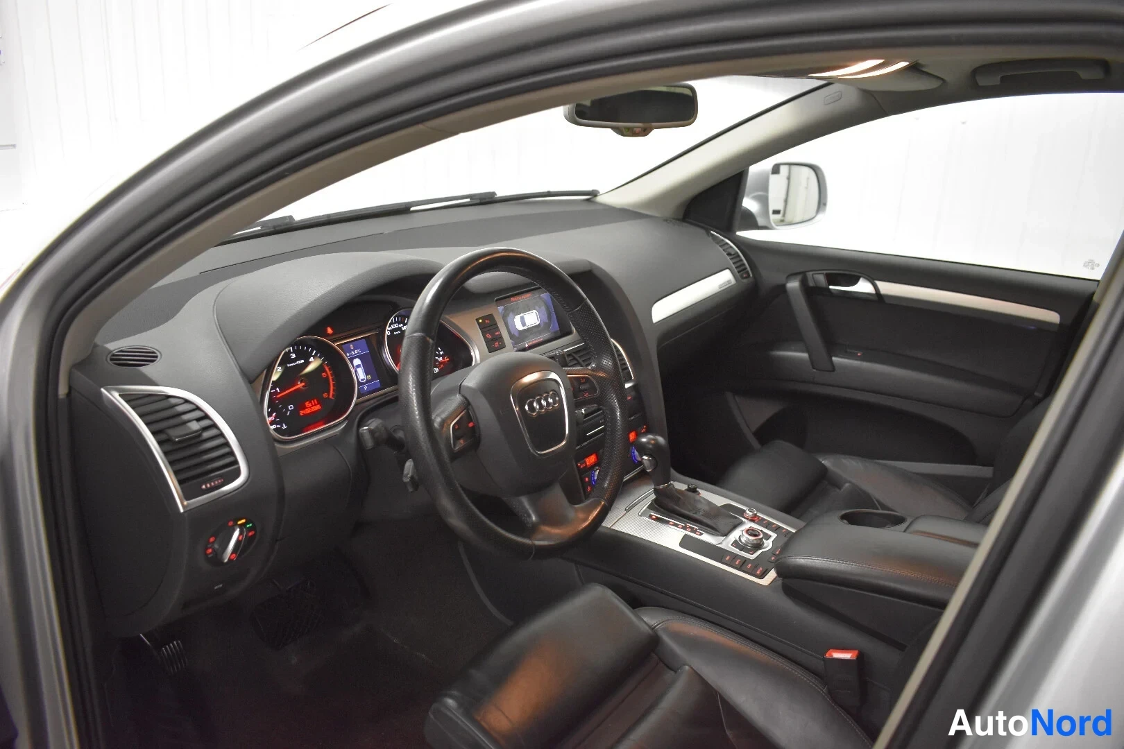 Hopea Audi Q7 2010, ohjaamo, kuva 15