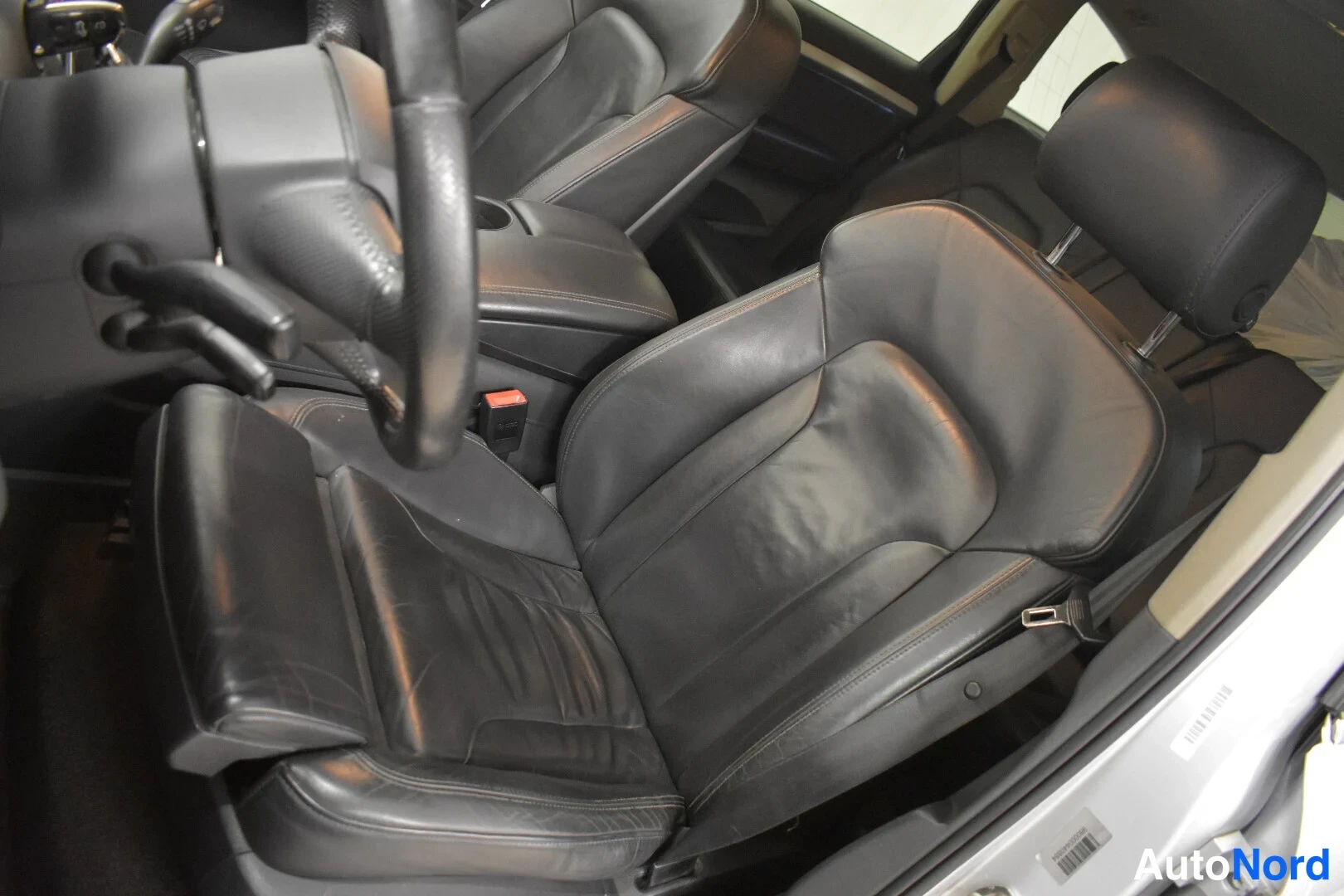 Hopea Audi Q7 2010, etuistuimet, kuva 19