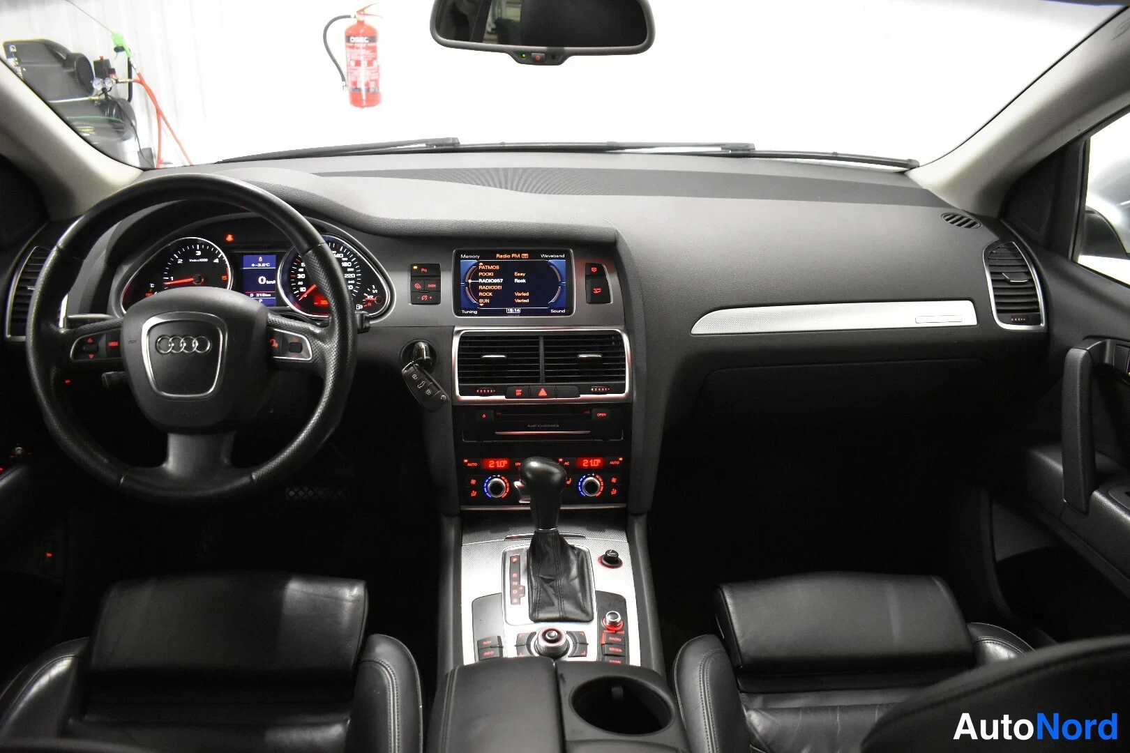 Hopea Audi Q7 2010, ohjaamo, kuva 17