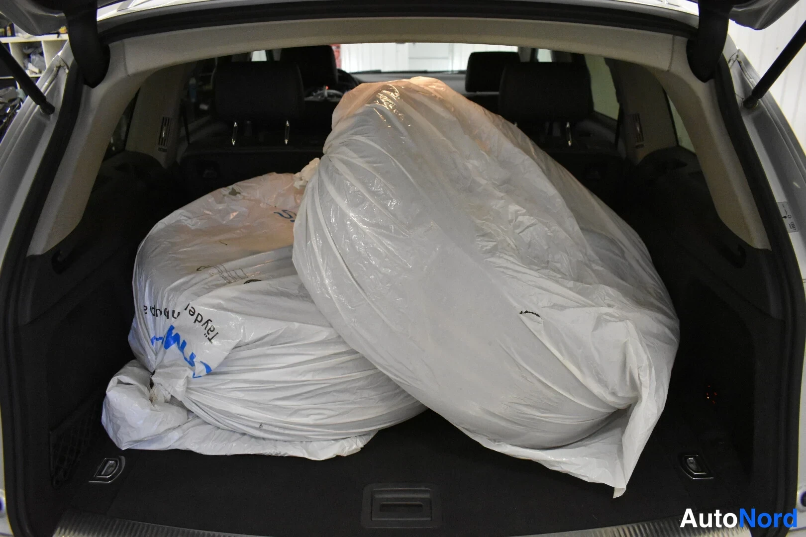 Hopea Audi Q7 2010, tavaratila, kuva 23