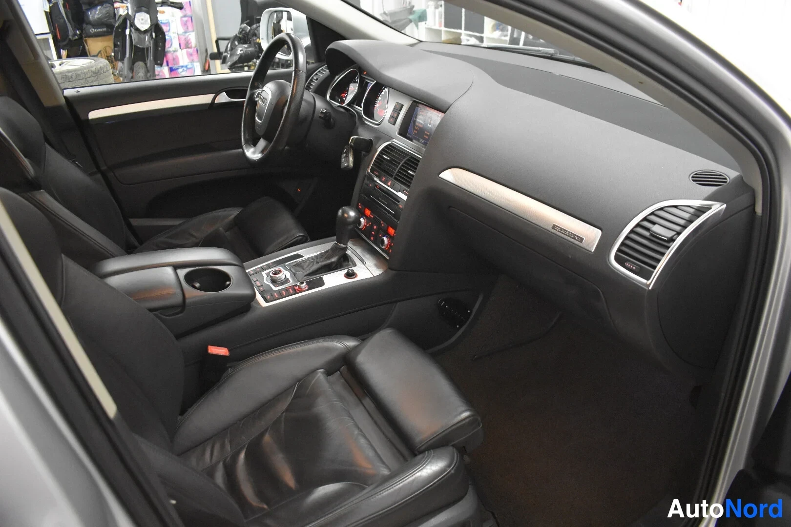 Hopea Audi Q7 2010, ohjaamo, kuva 18