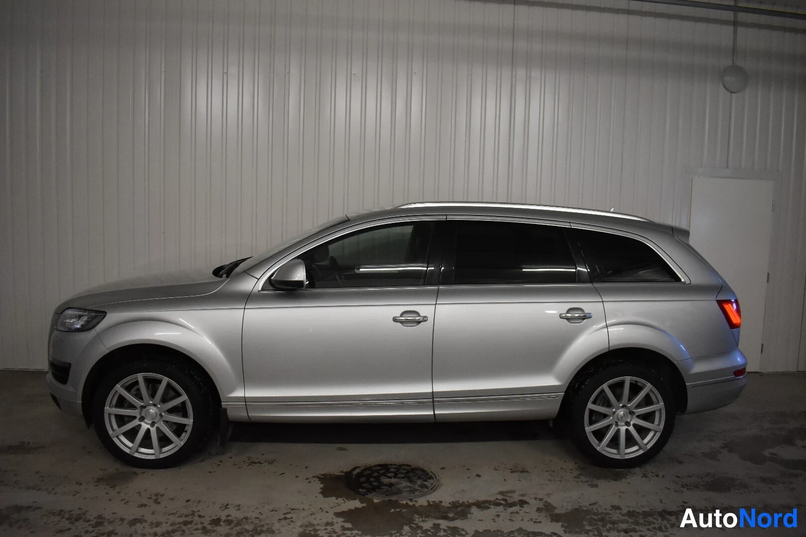 Hopea Audi Q7 2010, sivulta, kuva 7
