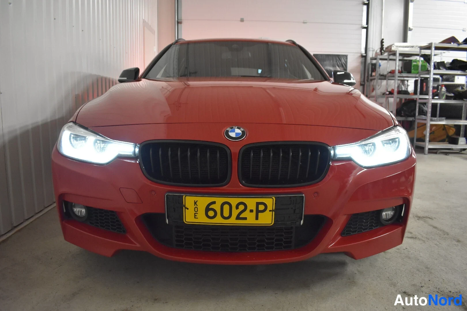 Punainen BMW 335d xDrive 2019, edestä, kuva 5