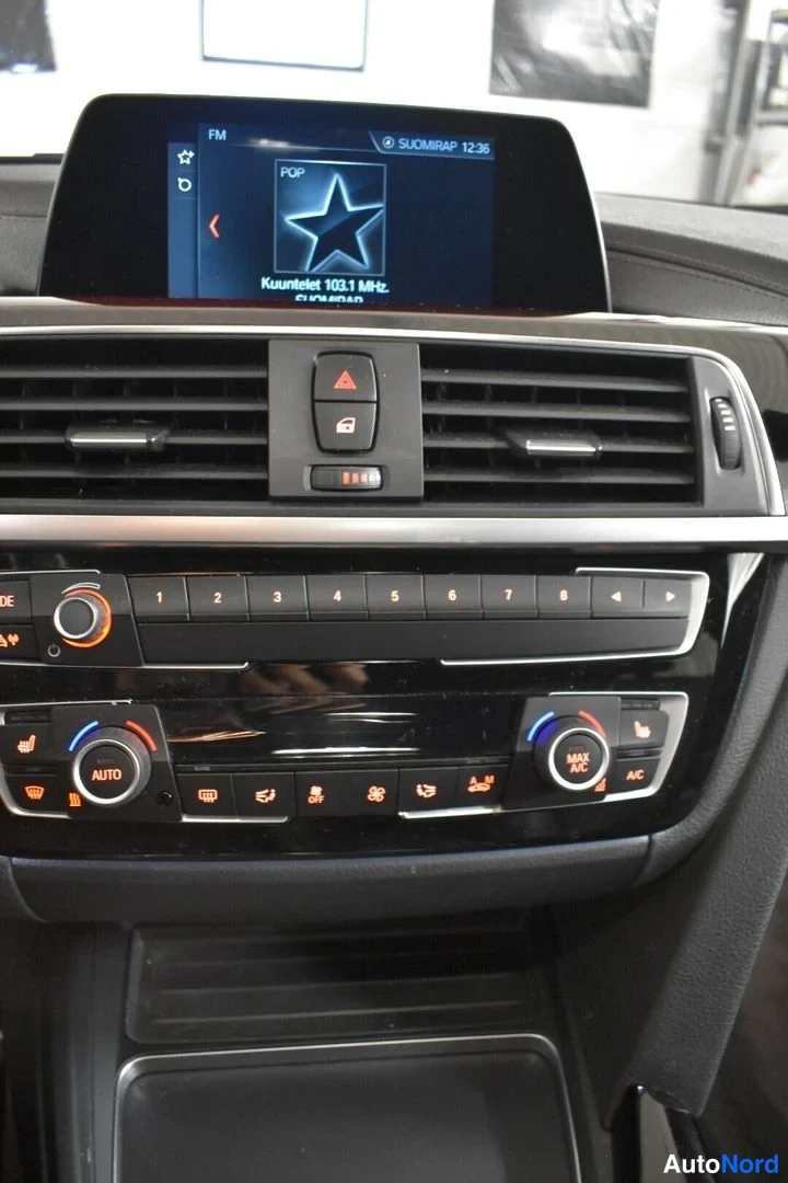 Punainen BMW 335d xDrive 2019, ohjaamo, kuva 22
