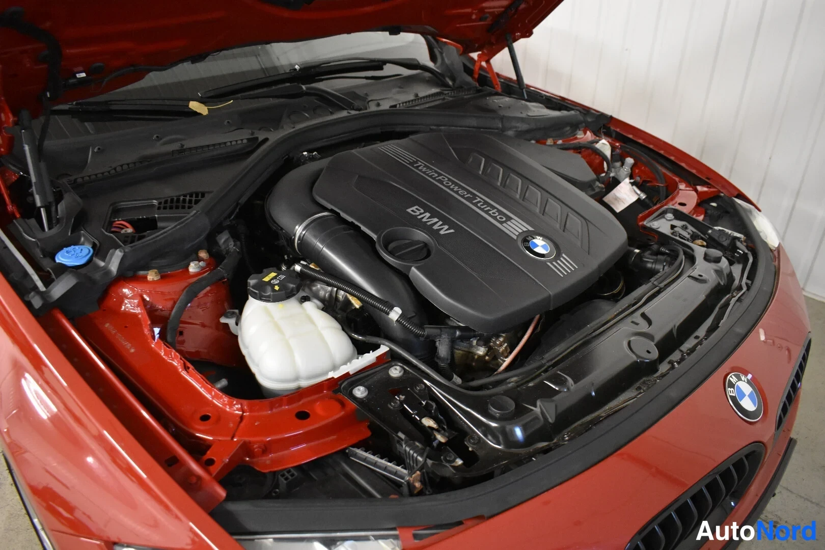Punainen BMW 335d xDrive 2019, moottoritila, kuva 31