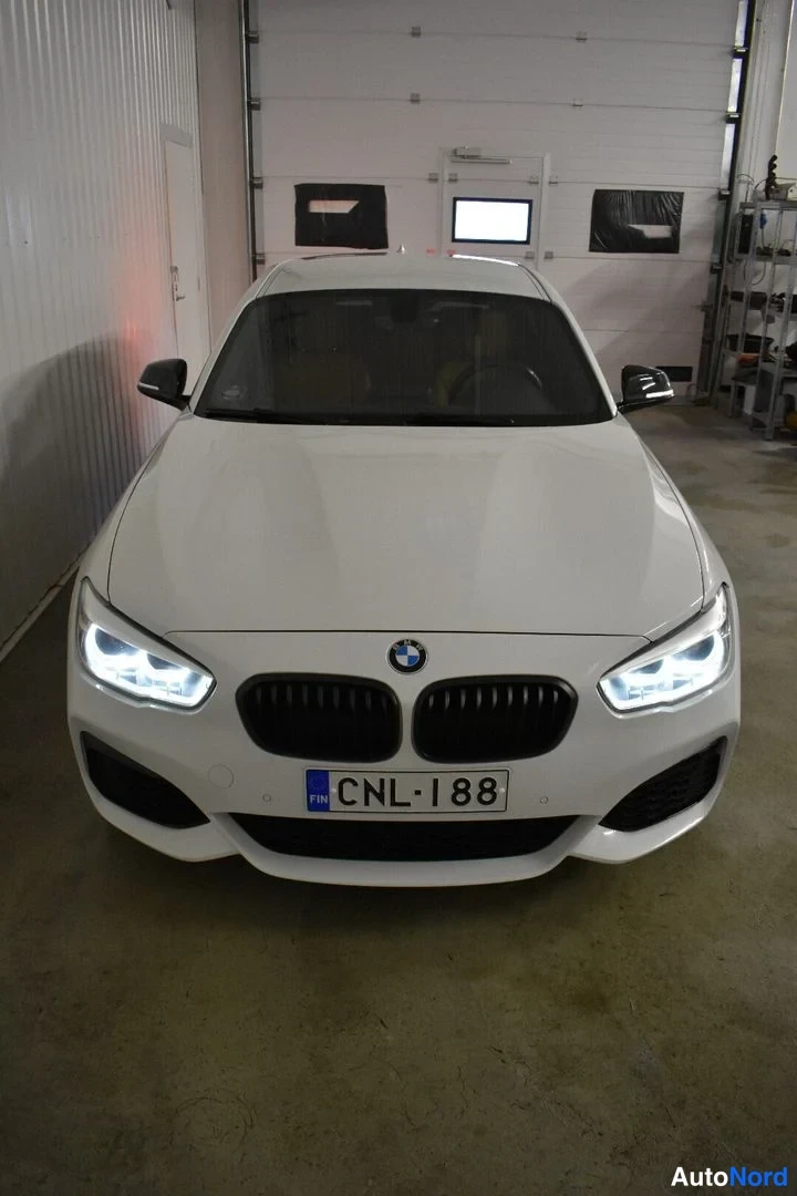 Valkoinen BMW M140i xDrive 2019, edestä, kuva 6