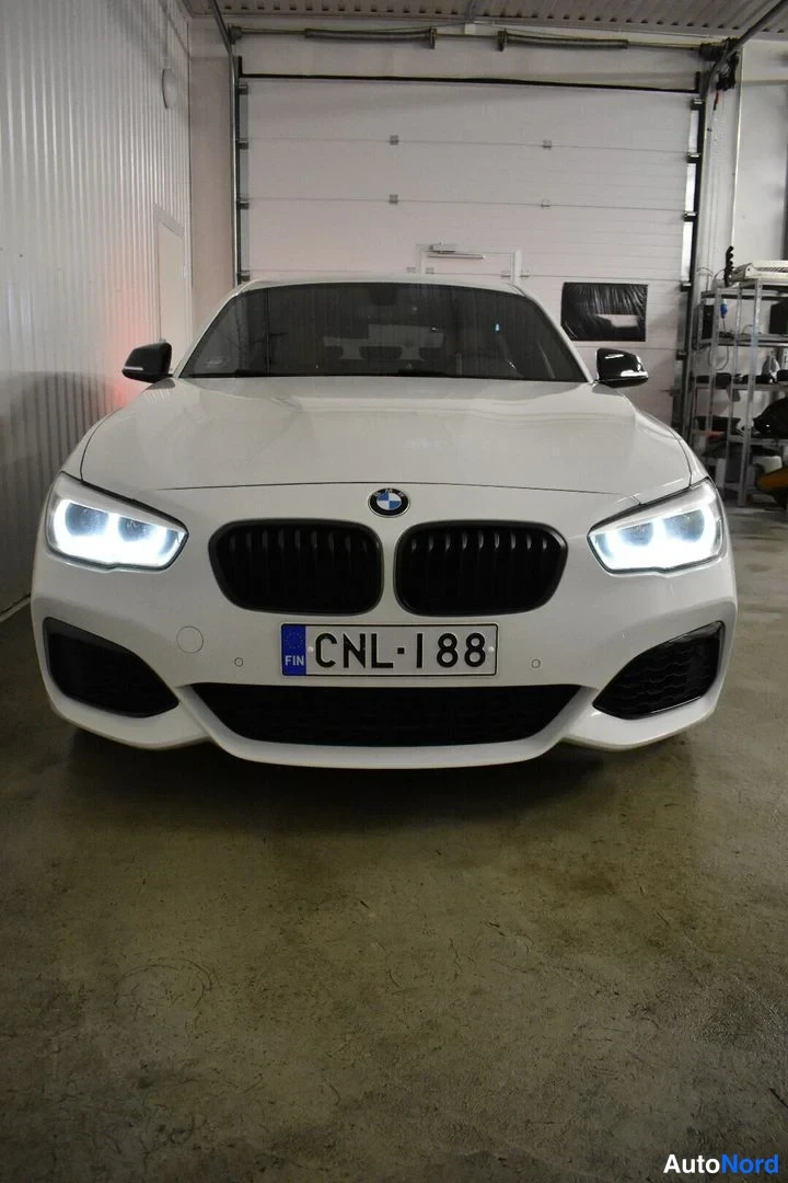 Valkoinen BMW M140i xDrive 2019, edestä, kuva 7