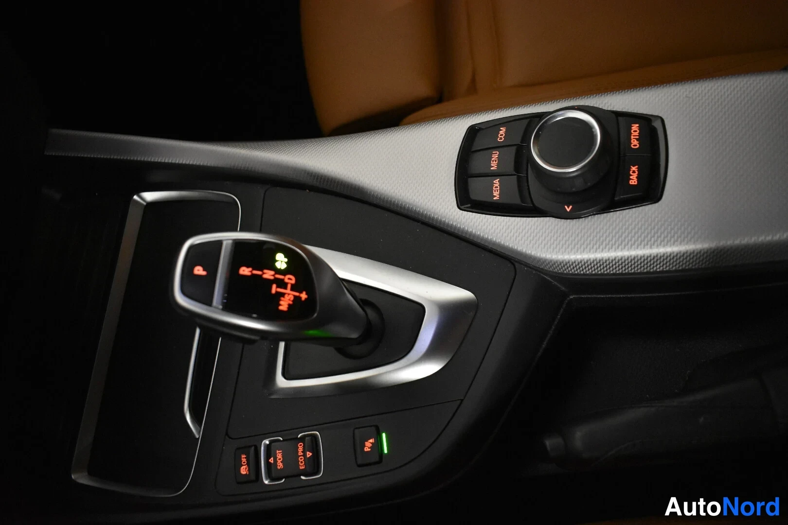 Valkoinen BMW M140i xDrive 2019, yksityiskohta, kuva 31