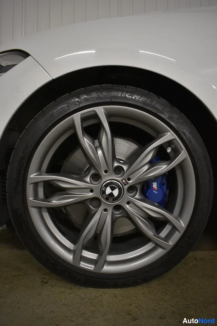 Valkoinen BMW M140i xDrive 2019, yksityiskohta, kuva 33