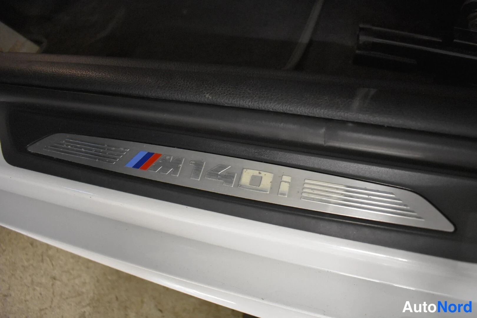 Valkoinen BMW M140i xDrive 2019, yksityiskohta, kuva 37