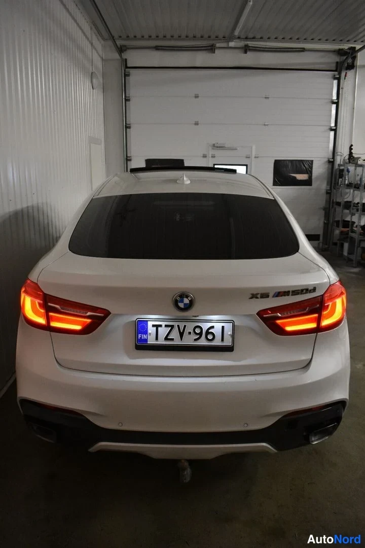 Valkoinen BMW X6 2016, takaa, kuva 13