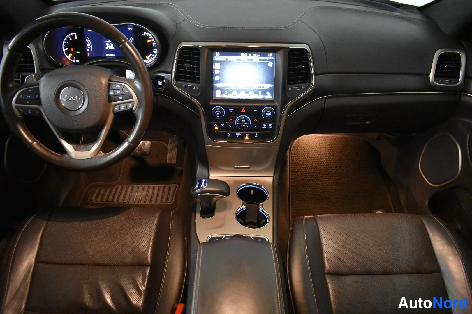 Ruskea Jeep Grand Cherokee 2014, ohjaamo, kuva 16
