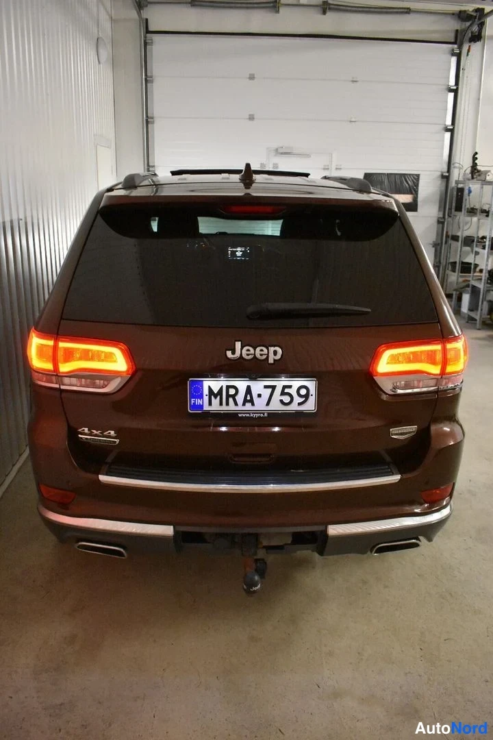 Ruskea Jeep Grand Cherokee 2014, takaa, kuva 13