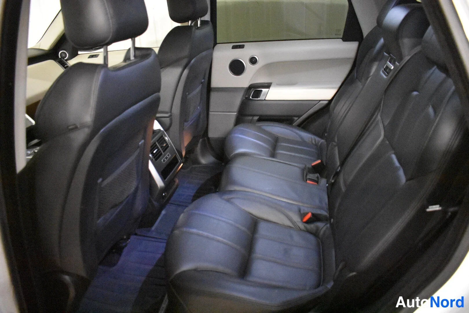 Valkoinen Land Rover Range Rover Sport 2014, takaistuimet, kuva 19