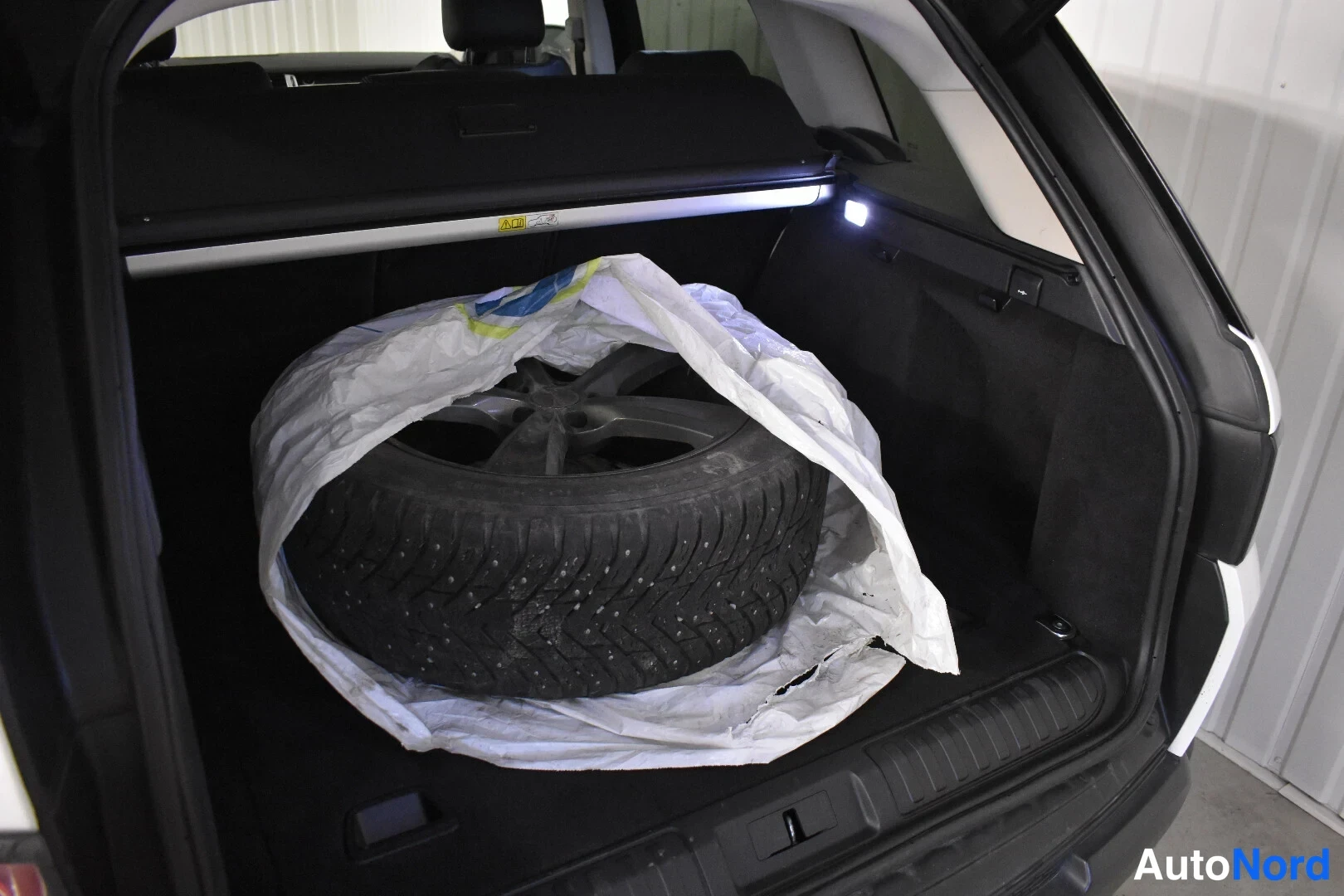 Valkoinen Land Rover Range Rover Sport 2014, tavaratila, kuva 21